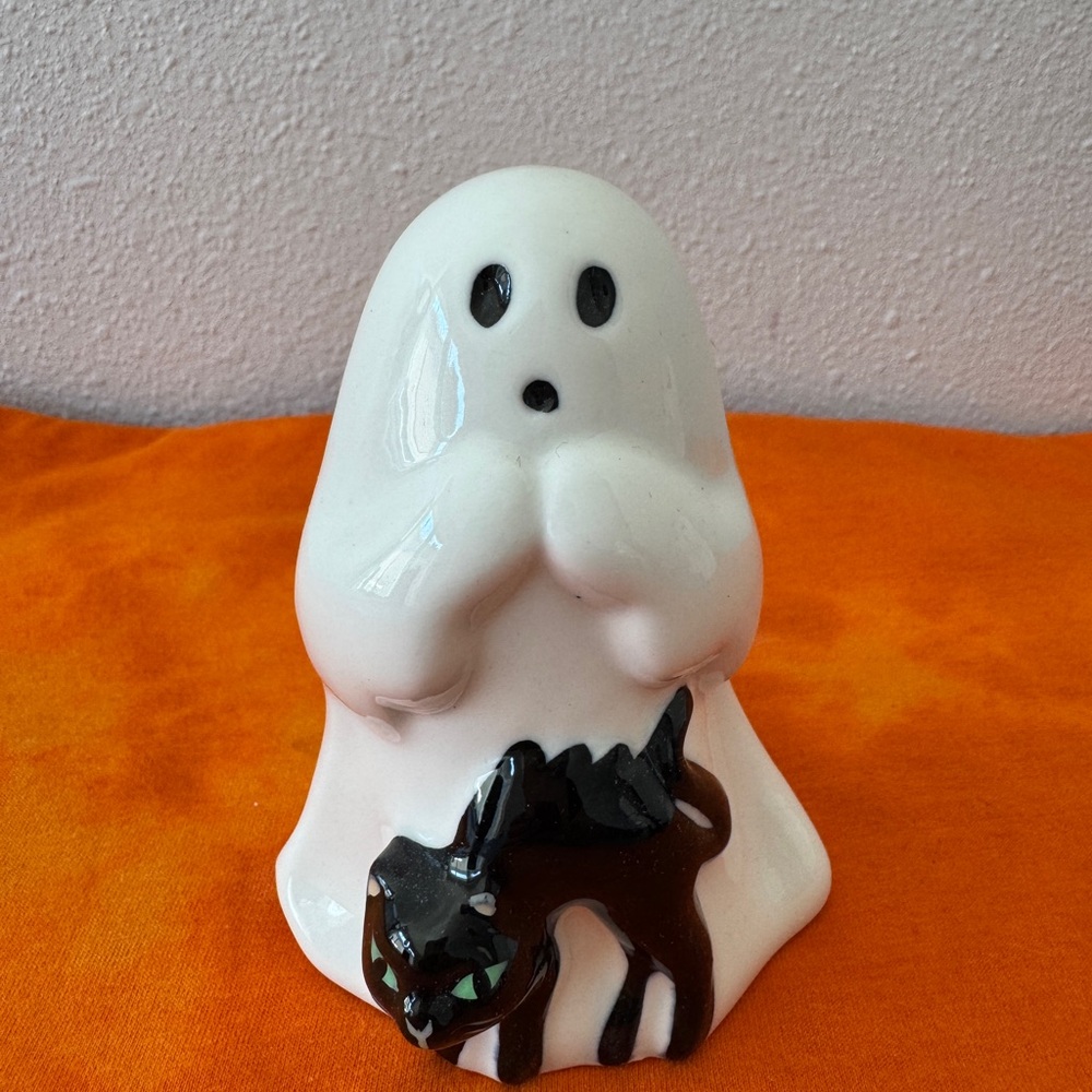 Ghost with Cat Ceramic Character Decorative Sculpture.